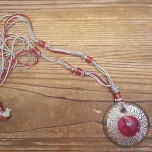Glass pendant necklace